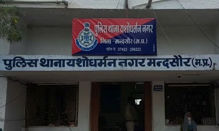 BIG NEWS: पुलिस वाहन को नहीं दी साइड, दिखी लाल-नीली बत्ती, तो वाहन छोड़ भागा तस्कर, फिर कंटनेर की तलाशी में खुला स्मगलिंग का बड़ा राज...! पढ़े मंदसौर पुलिस की बड़ी कार्यवाही