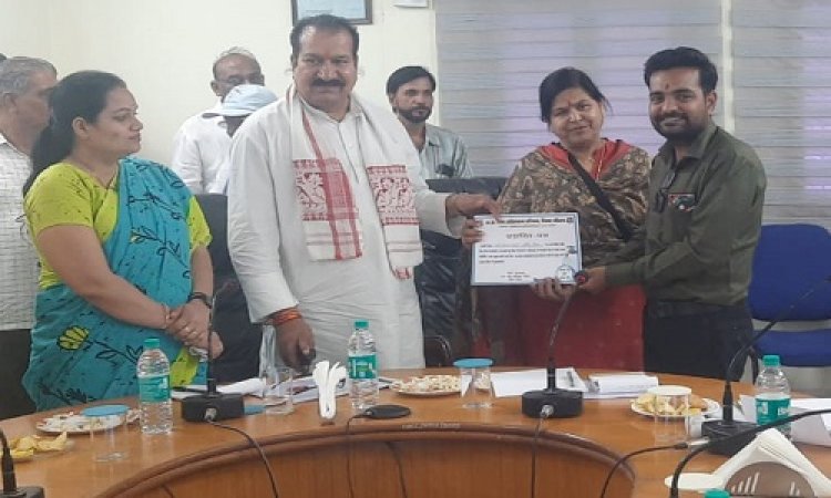 NEWS: नीमच में मौजूद जल स्त्रोतों की साफ-सफाई, इस संस्था ने किया श्रमदान, फिर प्रभारी मंत्री ने किया सम्मानीय, भेंट किया प्रशस्ति पत्र, पढ़े खबर
