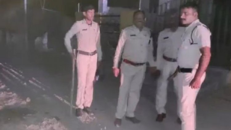 OMG: पहले शादी अब बारात, मंदिर के सामने बजाये डीजे, तो मचा बवाल, फिर जमकर हुई पत्थरबाजी, कलेक्टर-एसपी ने मौके पर गुजारी रात, पढ़े खबर