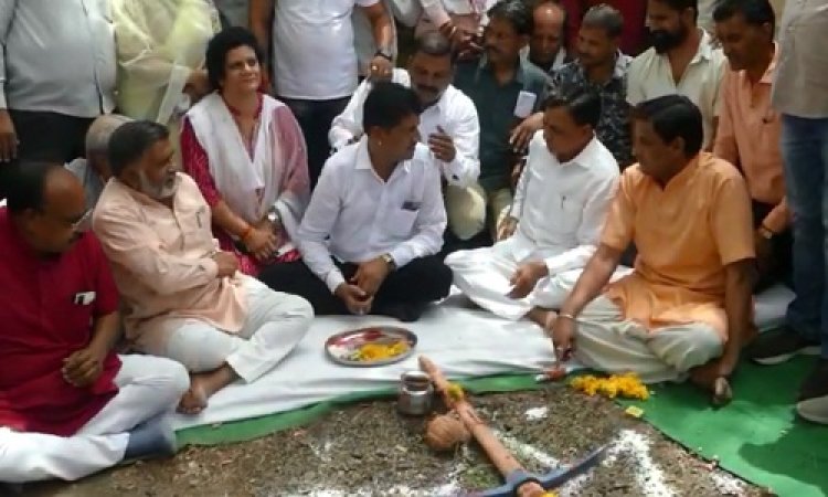 NEWS: वित्तमंत्री जगदीश देवड़ा पहुंचे पिपलियामंडी, क्षेत्र को दी करोड़ों के विकास कार्यों की सौगात, सामुदायिक केंद्र का भूमि पूजन, और नगर परिषद भवन का लोकार्पण भी संपन्न, पढ़े खबर
