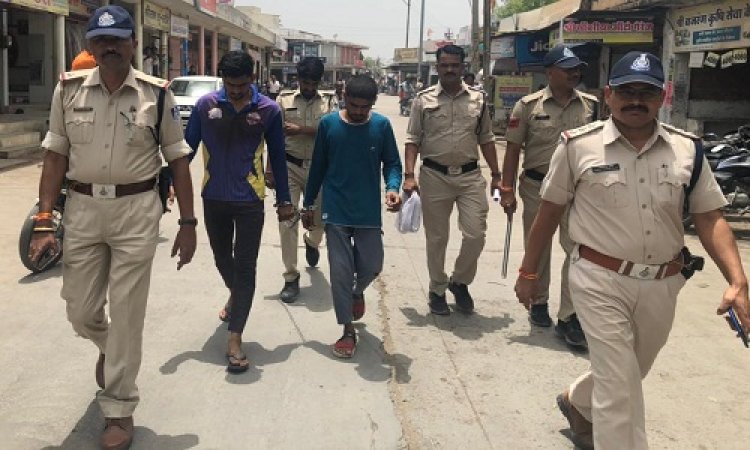 BIG NEWS: दुष्कर्म मामला: आरोपी शाहरुख और अमन का भरे बाजार में निकाला जुलूस, फिर खाकी लेकर पहुंची यहां, सिंगोली पुलिस ने दिया बड़ा संदेश, पढ़े खबर
