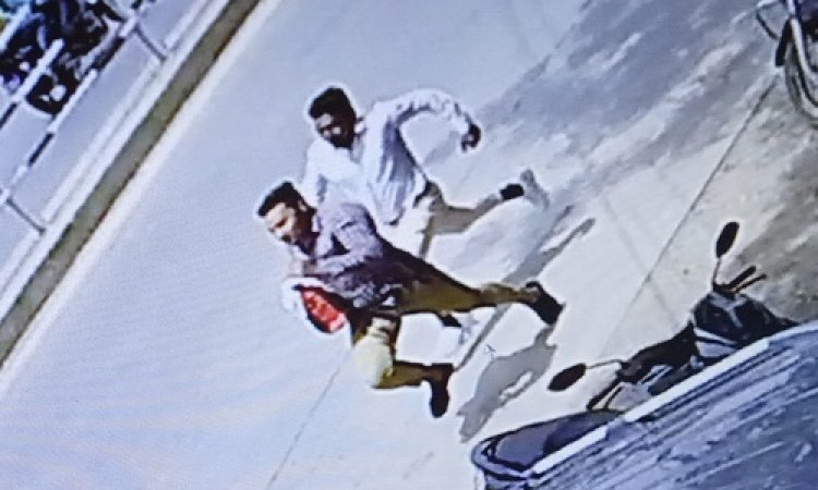 BIG NEWS: तीसरी आंख ने दिया मनासा POLICE का साथ, बैग लेकर भागते नजर आए बदमाश, मामला- किसान के लाखों रूपए गायब करने का, अब... पढ़े खबर