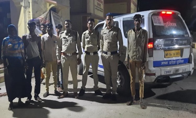 BIG NEWS: रतनगढ़ थाना क्षेत्र में गश्त करती डायल हंड्रेड, अचानक पड़ी गर्भवती महिला पर नजर, फिर अस्पताल ले जाते समय हुई प्रसव पीड़ा, तो वाहन में ही हुआ सुरक्षित प्रसव, पढ़े ये खबर