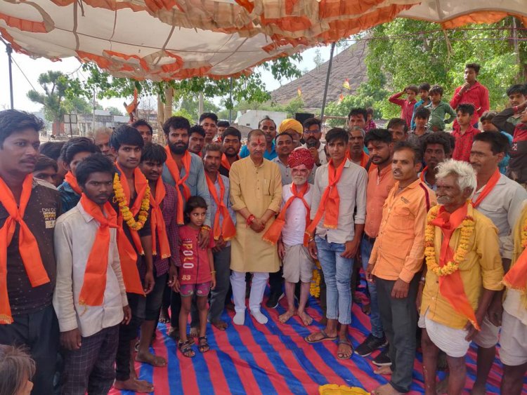 NEWS: भाजपा की रीति नीति से हुए प्रभावित, कांग्रेस का दामन छोड़ बीजेपी शामिल हो रहे सैकड़ों कार्यकर्त्ता, पढ़े खबर
