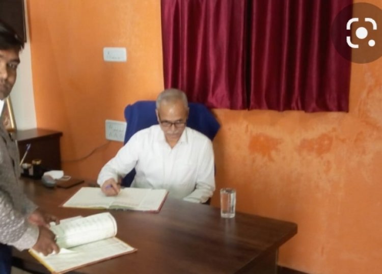 BIG NEWS :त्रिस्तरीय पंचायत निर्वाचन,बरती लापरवाही,तो 11 कर्मचारियों आये लपेटे में,SDM राजेंद्र सिंह ने की कार्यवाही,पढ़े ये खबर