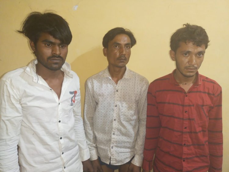BIG BREAKING: पिकअप में हुए सवार, और निकल पड़े नशे के सामान की डिलेवरी देने, बीच में फंसे सिंगोली पुलिस के जाल में, पूछताछ में उगला देनदार का नाम, तीन गिरफ्तार, पढ़े खबर