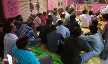 NEWS: डीकेन चौकी प्रभारी पहुंचे ग्राम रामनगर, ग्रामीणों को दी ये समझाइश, तो नियमों से भी कराया अवगत, पढ़े खबर