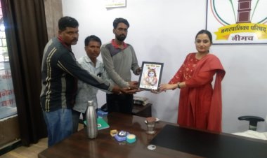 NEWS: गौ सेवा समिति की टीम पहुंची नपा कार्यालय, नवागत सीएमओ गरिमा पाटीदार का किया स्वागत, साथ ही इन विषयों पर की चर्चा, पढ़े खबर