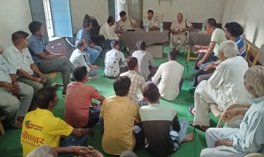 NEWS: जीरन थाना प्रभारी पहुंचे ग्राम कोटड़ी-इस्तमुरार, ग्रामीणों से किया जन संवाद, चुनाओं को लेकर दी ये महत्वपूर्ण जानकारियां, पढ़े खबर