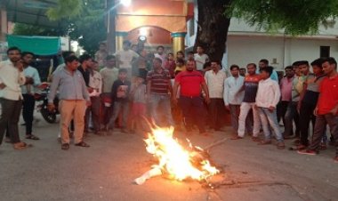 BIG BREAKING: नगरीय निकाय चुनाव, अब जीरन के इस वार्ड में बाहरी उम्मीदवार को लेकर मतदाताओं में पनपा आक्रोश, किया पुतला दहन, लगाये नारे, पढ़े राजेश प्रपन्न की खबर