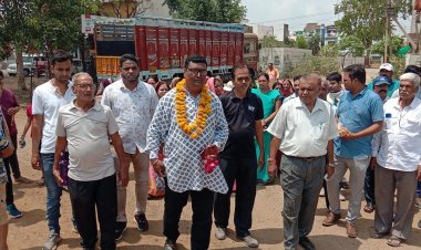 BIG NEWS: नीमच नगरीय निकाय चुनाव, वार्ड नं 11 में भाजपा का किला ढहाने निकले दादा, पेश की दमदार उम्मीदवारी, हुजूम के साथ नामांकन किया दाखिल, पढ़े राजू नागदा दास्सा की ये खास खबर