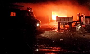 BIG NEWS : सिंगोली का कदवासा फंटा, और आग की लपटों का बवंडर, मची अफरा-तफरी, फायर ब्रिगेड भी नहीं आई काम, लाखों की नुकसानी, पढ़े ये खबर