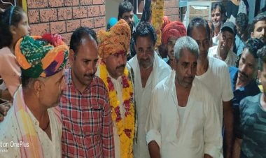 NEWS:धनेरियाकलां ग्राम सरपंच पद पर जीत, पहले गांव में भव्य स्वागत, आज निर्मल राठौर पहुंच रहे है इन कॉलोनियों में, रहवासियों से मुलाकात का दौर जारी, आशीर्वाद लेकर आभार व्यक्त, तो बदले में मिल रहा ये... पढ़े खबर