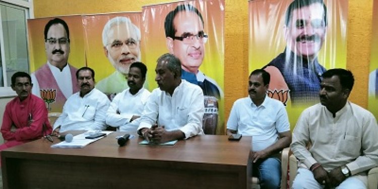 BIG NEWS: केंद्र की मोदी सरकार के 8 वर्ष पूर्ण, मीडिया से मुखातिब हुए भाजपा किसान मोर्चा के राष्ट्रीय उपाध्यक्ष बंशीलाल गुर्जर, गिनाई ये उपलब्धियां, साथ ही ये रहे उपस्थित, पढ़े खबर