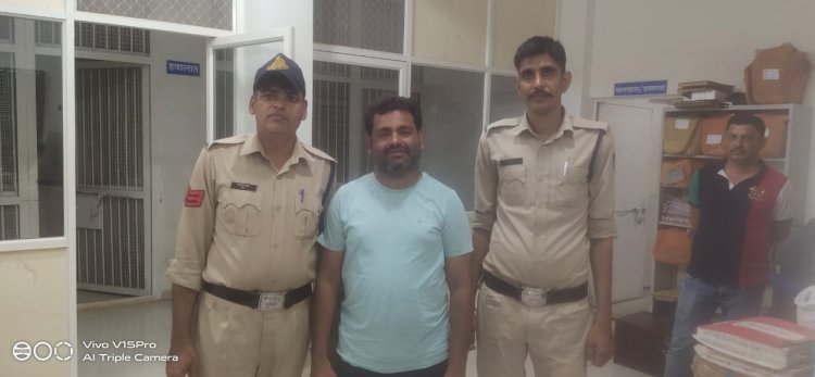 BIG NEWS: दो कर रहे अवैध शराब का परिवहन, तो एक घुम रहा हथियार के साथ, वहीं एक की थी राजस्थान पुलिस को तलाश, चार आरोपी गिरफ्तार, पढ़े बघाना पुलिस की बड़ी कार्यवाही