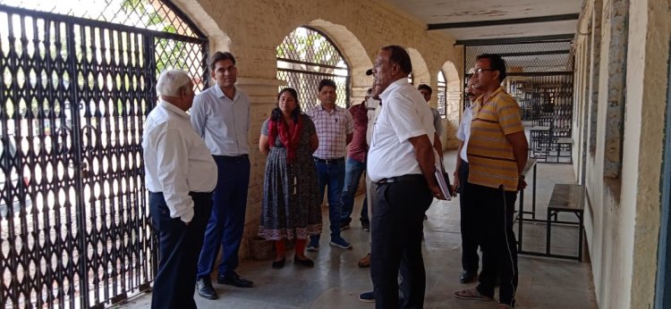 NEWS: निर्वाचन प्रेक्षक प्रकाश व्यास पहुंचे मनासा, स्ट्रांग रूम का निरीक्षण कर लिया सुरक्षा व्यवस्था का जायजा, दिए ये निर्देश, पढ़े खबर