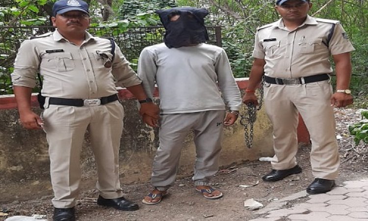 BIG NEWS: NDPS में फरार ईनामी आरोपी मंदसौर में आया नजर, सूचना पर नई आबादी पुलिस ने दी दबिश, मौके से वसीम गिरफ्तार, तलाशी में मिला अवैध हथियार, पढ़े ये खबर