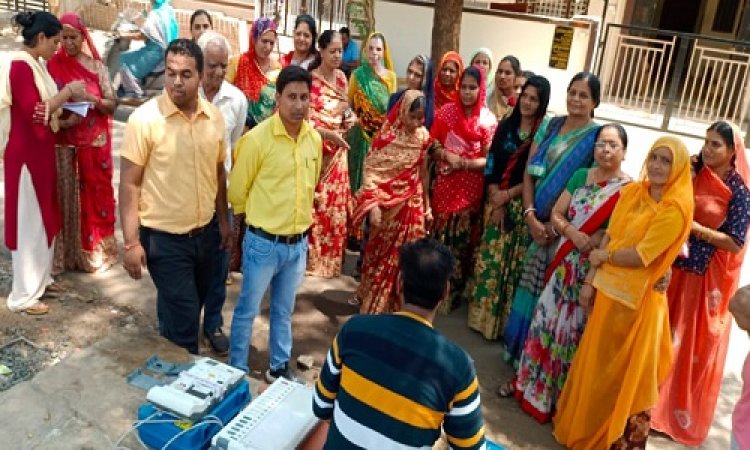 NEWS: नीमच नगर के विभिन्न वार्डों में EVM का प्रदर्शन, मतदाताओं को मतदान के लिये किया जागरूक, पढ़े खबर