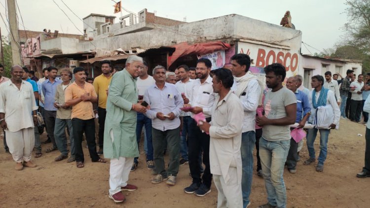 PNCHAYAT ELECTION : जनपद पंचायत चुनाव, EX MLA नंदकिशोर पटेल ये कहा जा पहुंचे,घेर लिया ग्रामीणों ने,फिर कुछ अपनी कही,तो कुछ उनकी सुनी,पढ़े खबर में