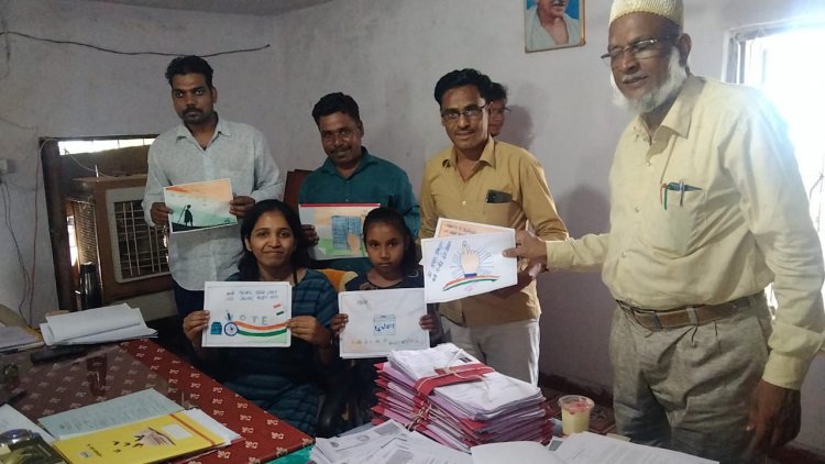 NEWS: नन्हीं सी बालिका ने दिया मतदाता जागरूकता संदेश, रिटर्निंग अधिकारी ने की प्रशंसा, पढ़े खबर