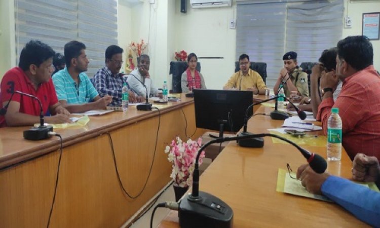 BIG NEWS: नीमच जिले में पहला ग्रामीण निकाय चुनाव 25 जून को, कलेक्टर मयंक अग्रवाल हुए पत्रकारों से रूबरू, अहम जानकारियां दी, कितने अभ्यर्थी और कितने मतदान केंद्र, पढ़े खबर और जाने
