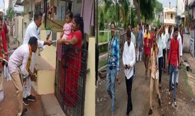 ELECTION NEWS: नगरीय निकाय चुनाव, वार्ड-12 का चुनावीरण, कांग्रेस के दिग्गज नेताओं का जनसंपर्क, प्रत्याशी विकास ने रहवासियों के सामने झुकाया सिर, अमूल्य वोट देने की अपील, पढ़े खबर