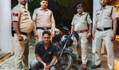 BIG NEWS: 5 माह पूर्व निम्बाहेड़ा बस स्टैण्ड किया ये कारनामा, फिर नीमच आकर लगा इस जुगत में, सूचना पर केन्ट पुलिस की दबिश, नयाबाजार का आकाश चढ़ा हत्थे, पढ़े ख़बर