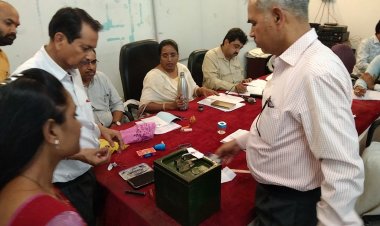 ELECTION NEWS : नीमच जनपद उपाध्यक्ष के चुनाव भी रोचक,भाजपा में उम्मीदवार पर मचा बवाल,गोटी सिस्टम से निकला नाम,तो ये सदस्य हुआ गायब! हो सकता है बड़ा उलटफेर,पढ़े ये खबर