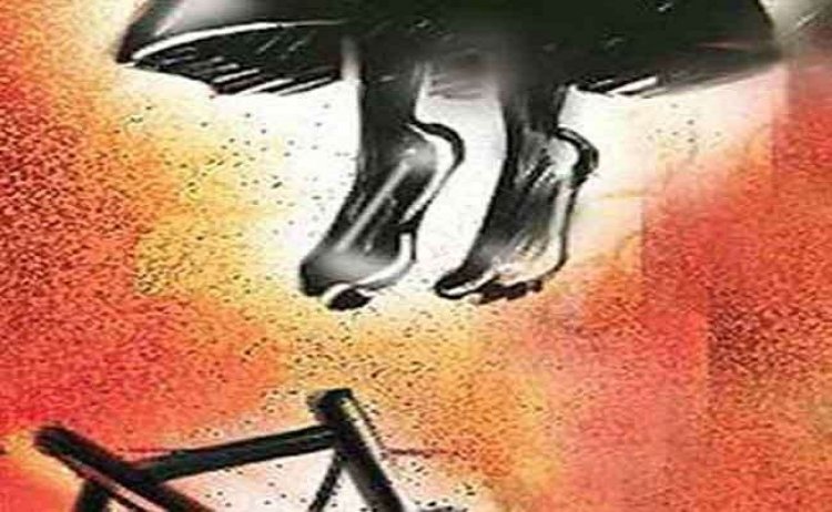 BIG NEWS: नीमच शहर का ब.न. 25, जहां रात को सोई तस्लीम, तो सुबह उठी नहीं, परिजनों ने तोड़ा दरवाजा, तो उड़े सभी के होश, अब केंट पुलिस की ये जाँच, पढ़े खबर