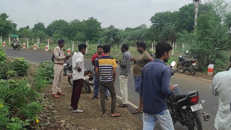 BIG BREAKiNG : नीमच भरभड़िया रोड पर बड़ा हादसा,स्वयं व चित्रांश की मौके पर मौत,एक घायल,बाईक फिसलने से हुआ हादसा,पढ़े ये खबर