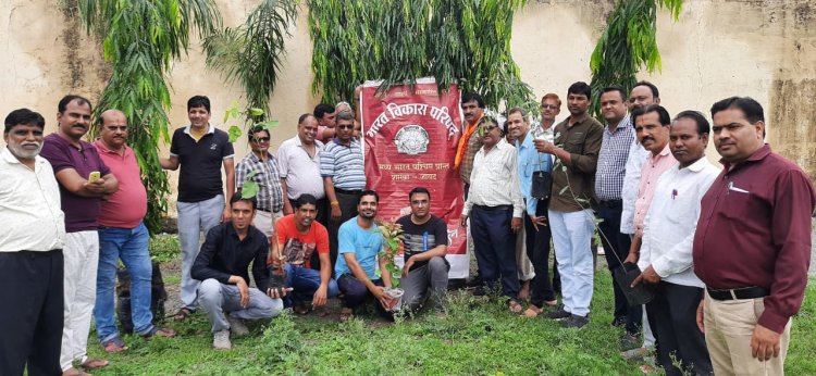 NEWS: भारत विकास परिषद ने मनाया स्थापना दिवस, किया पौधारोपण, वृक्षों और योग की एहमियत पर डाला प्रकाश, तो इन पर्यावरण प्रेमियों का किया सम्मान, पढ़े खबर