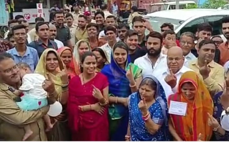NEWS: कर्नाटक के राज्यपाल थावरचंद गेहलोत बुधवार को पहुंचे अपने गृह नगर, परिवार सहित किया मतदान, दिया ये संदेश, पढ़े बबलू यादव की ये खबर