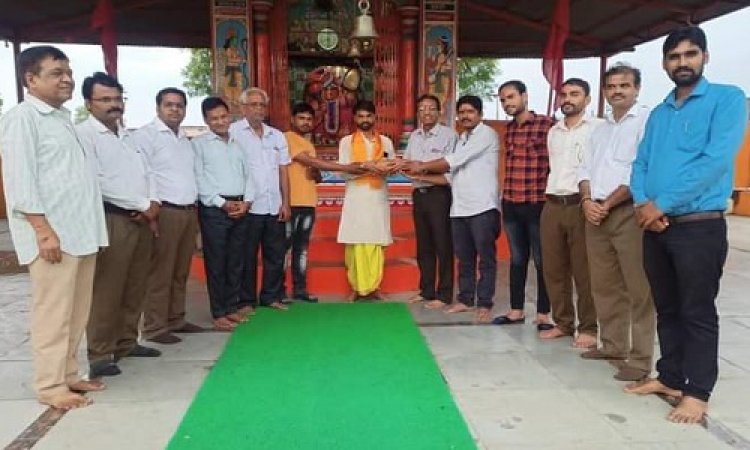 NEWS: विश्व हिंदू परिषद बजरंग दल प्रखंड मनासा ने मनाया गुरु पूर्णिमा पर्व, भगवा दुपट्टा पहनाकर इनका किया सम्मान, पढ़े खबर