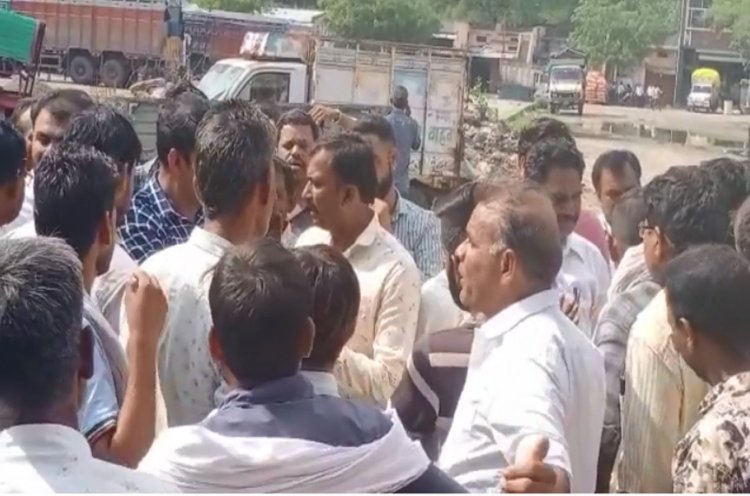 BIG NEWS: सुबह माल लेकर मनासा मंडी पहुंचे किसान, लेकिन देर शाम तक नहीं हुआ तौल, फिर हुआ जमकर हंगामा, तो मंडी सचिव ने बताई ये वजह, पढ़े मनीष जोलान्या की खबर