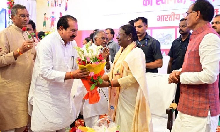 NEWS: एनडीए की राष्ट्रपति उम्मीदवार श्रीमती मुर्मू का विधायक परिहार ने किया अभिनंदन, किया पुष्पगुच्छ भेंट, पढ़े खबर