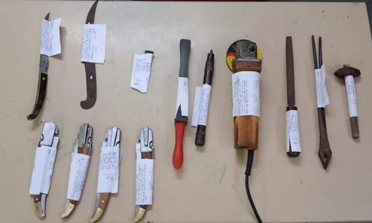 BIG NEWS: हाथ में चाकू लेकर लोगों को धमकाता बदमाश, सूचना पर पुलिस ने पकड़ा, फिर जोड़े तार से तार, अब हथियार बनाने वाला लौहार भी गिरफ्तार, उज्जैन पुलिस ने की बड़ी कार्यवाही, पढ़े खबर
