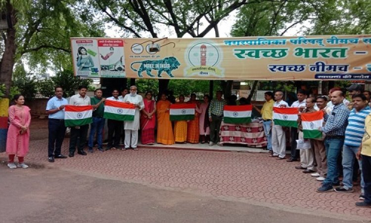 NEWS: नीमच नगर पालिका में क्यों सजते नजर आये तिरंगे, फिर CMO पाटीदार पहुंची परिसर में, और स्टाफ को...! पढ़े खबर