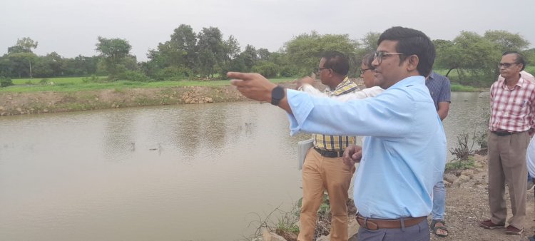 NEWS : जिला पंचायत सीईओ प्रसाद निकले भ्रमण पर,जल संरचनाओं का निरिक्षण,फिर दिए ये जरुरी निर्देश,पढ़े खबर