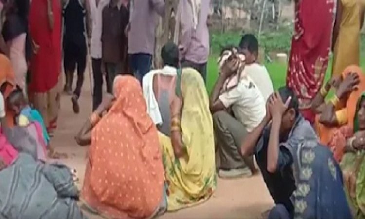 OMG ! मामूली बात पर विवाद, समझाइश देने आये पिता, और बेटा बना हैवान, कुल्हाड़ी से किया वार, हो गई मौत, फिर मां भी आई, तो !... पढ़े रौंगटे खड़े कर देने वाली खबर