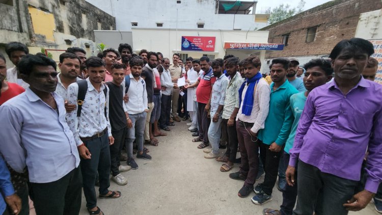 NEWS: भीम आर्मी सहित ग्रामीण पहुंचे पिपलियामंडी चौकी, प्रभारी को सौंपा ज्ञापन, इनके खिलाफ कार्यवाही की मांग, मामला- आंबेडकर की प्रतिमा क्षतिग्रस्त करने का, पढ़े खबर