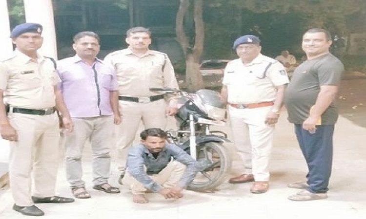 BIG NEWS: मंदसौर से चुराई बाइक, और नीमच में यहां बैठ सौदेबाजी, अचानक पहुंची केंट पुलिस, मौके से धराया गोपाल, पूछताछ में उगल दिए राज, पढ़े खबर