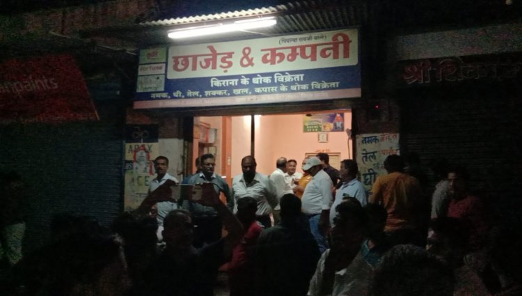 BIG BREAKING: अज्ञात बदमाशों की गैंग पहुंची शनि मंदिर के पास, इस व्यापारी पर किया हमला, बरसाएं लाठी-डंडे, दूकान में भी तोड़फोड़, फिर मौके से हुए फरार, मामला-केंट थाना क्षेत्र का, पढ़े खबर