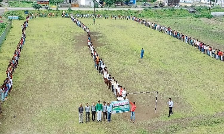 NEWS: मनासा के इस स्कूल में मनाया हरियाली महोत्सव, रौपे पौधे, बनाई मानव श्रृंखला, तो नगर की जनता को ऐसे किया जागरूक, पढ़े खबर