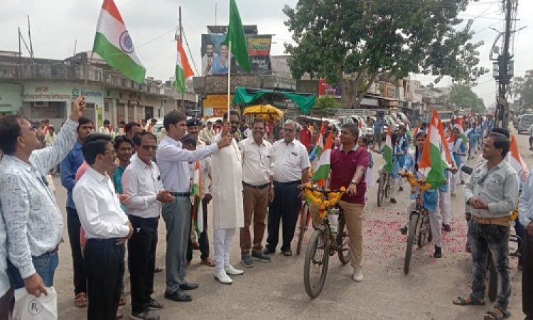 NEWS: हर-घर तिरंगा घर-घर तिरंगा यात्रा, मनासा में निकली विशाल रैली, विधायक व SDM ने राष्ट्रीय ध्वज दिखाकर किया रवाना, पढ़े खबर