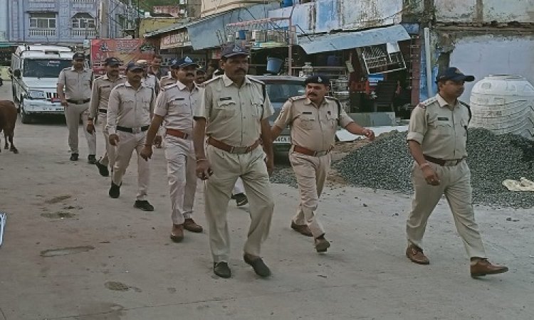 NEWS; आगामी दिनों में अनेकों त्यौहार, खाकी हुई सख्त, रतनगढ़ में निकाला फ्लैग मार्च, आमजन से की अपील, पढ़े खबर