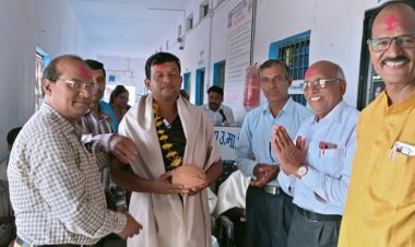 NEWS: जीरन में स्कूली छात्राओं के बीच मनाया स्वतंत्रता का अमृत महोत्सव कार्यक्रम, पूर्व सैनिकों का भी किया सम्मान, तो इन बालिकाओं को किया पुरस्कृत, पढ़े खबर