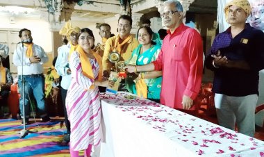 NEWS: धूमधाम के साथ निकली भगवान रूघनाथ जी की पालकी, सेन समाज ने प्रतिभावान छात्रों के साथ ही किया इनका सम्मान, पढ़े खबर 