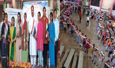 NEWS: भारत के मानचित्र पर मानव श्रृंखला बनाकर फहराया तिरंगा, नगर समस्या एवं सुझाव ग्रुप ने गर्ल्स कॉलेज में बांटे राष्ट्रीय ध्वज, पढ़े खबर