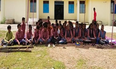 BIG NEWS: शासकीय हाई स्कूल में छात्र-छात्राओं ने छोड़ी पढ़ाई, पांचवे दिन भी प्रदर्शन जारी, मामला- निलंबित प्राचार्य की वापसी की मांग का, पढ़े खबर