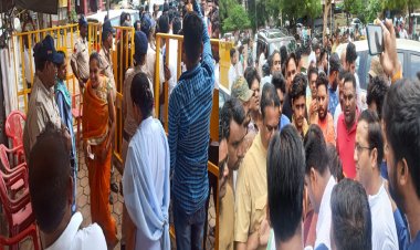 ELECTION BREAKING: नीमच नगर पालिका चुनाव, पहले रोटरी क्लब, फिर टाउन हॉल के बाहर भाजपा पार्षदों और कार्यकर्ताओं का जमावड़ा, वोटिंग को लेकर सामने आया बड़ा अपडेट, पढ़े खबर 